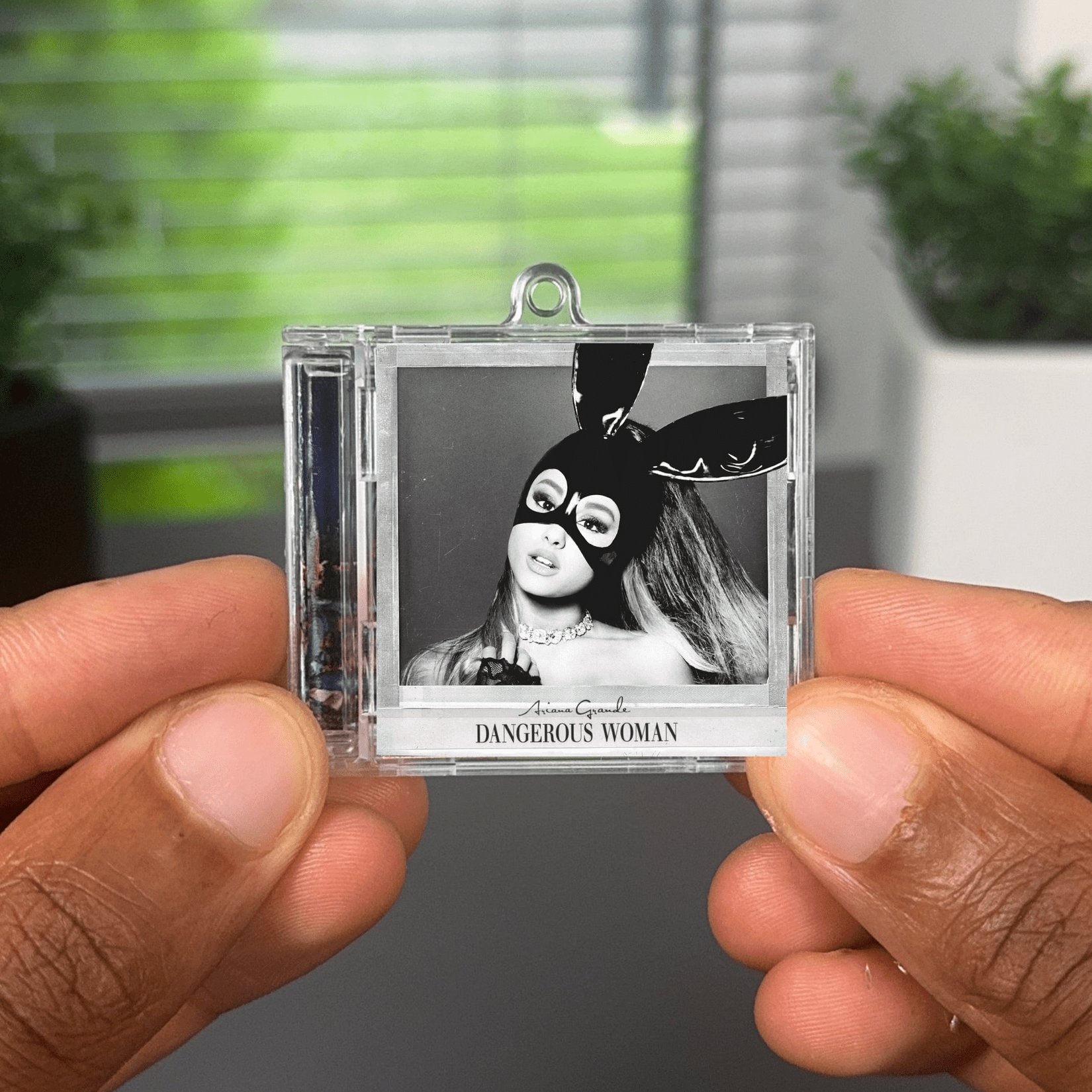 Ariana Grande llavero NFCs