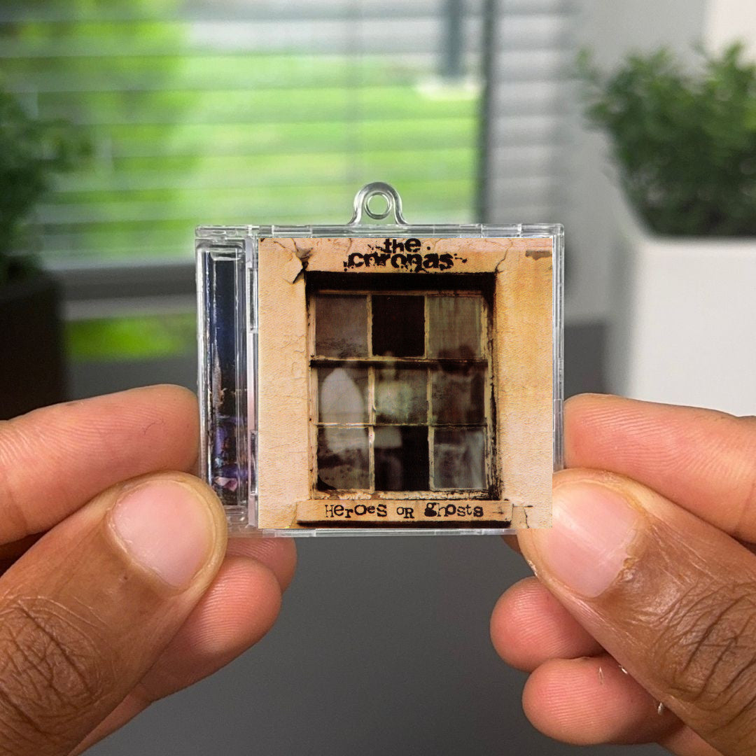 Heroes Or Ghosts llavero NFC