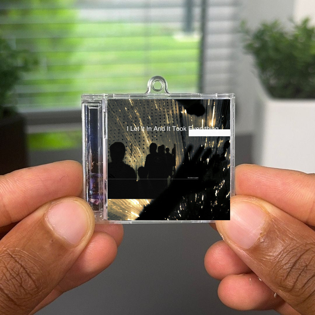 I Let It in and It Took Everything llavero NFC