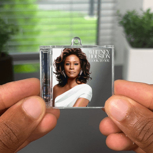 I Look To You llavero NFC