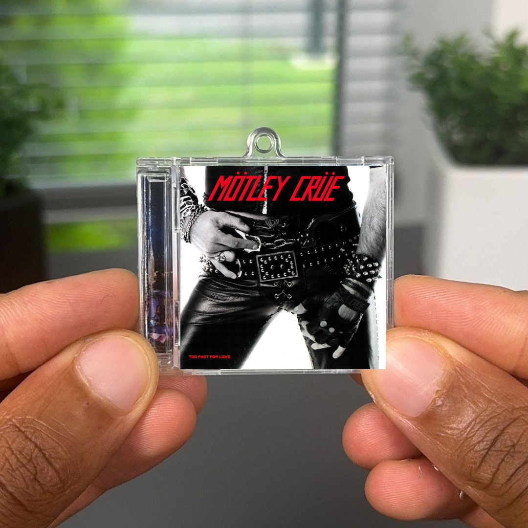 Too Fast For Love (Deluxe Version) llavero NFC