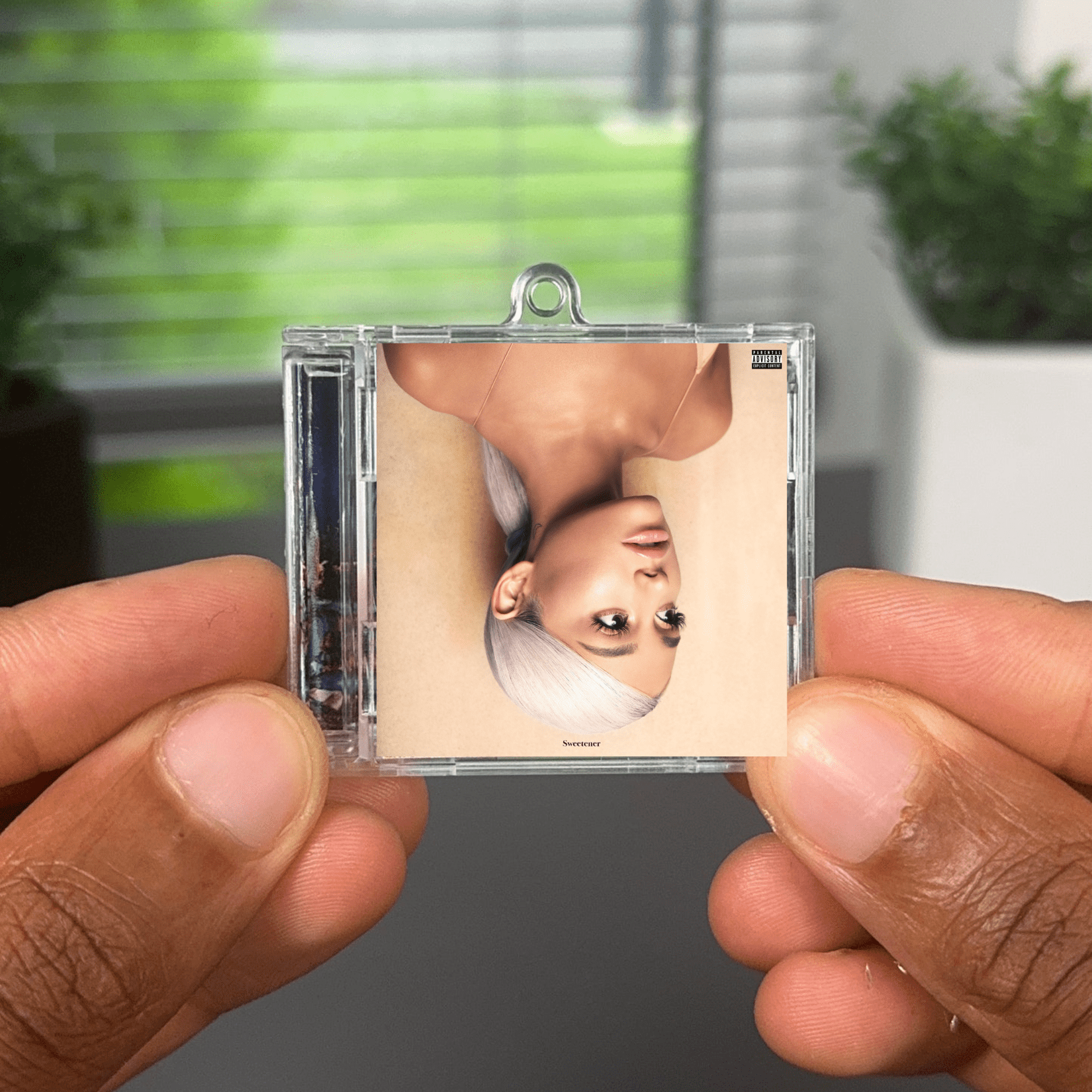 Ariana Grande llavero NFCs