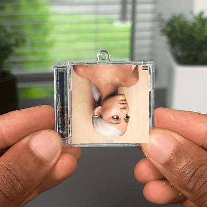 Ariana Grande llavero NFCs