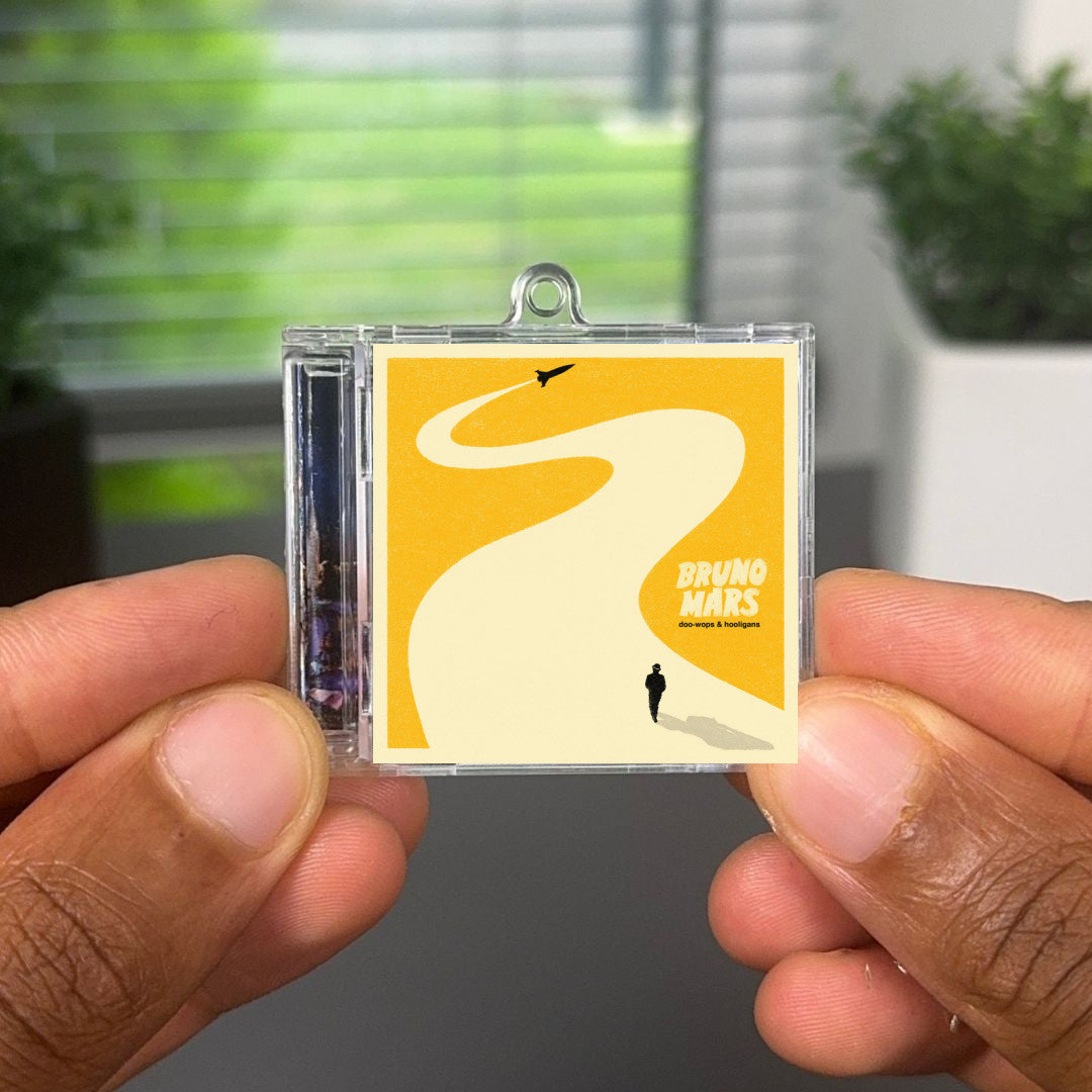 Doo-Wops & Hooligans llavero NFC