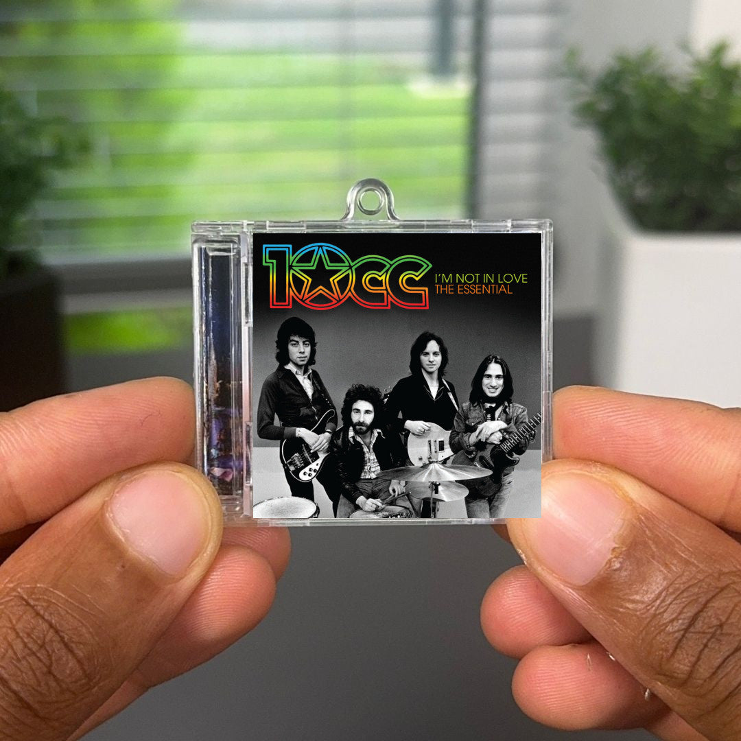 I’m Not In Love: The Essential 10cc llavero NFC