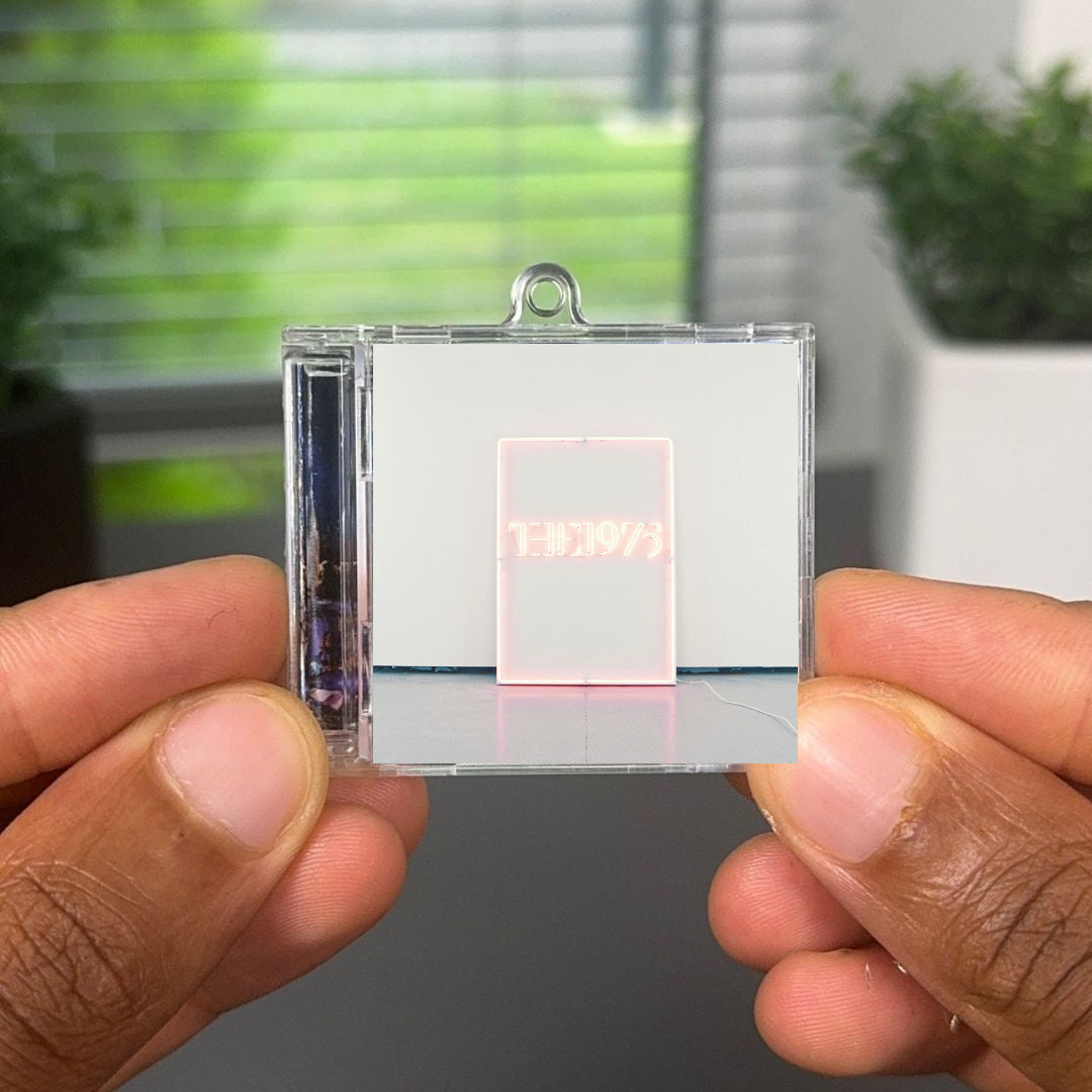 I like it when you sleep, for you are so beautiful yet so unaware of it llavero NFC