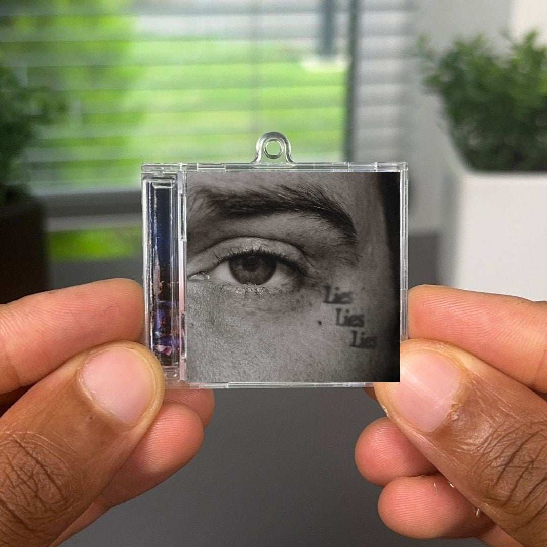 Lies Lies Lies llavero NFC