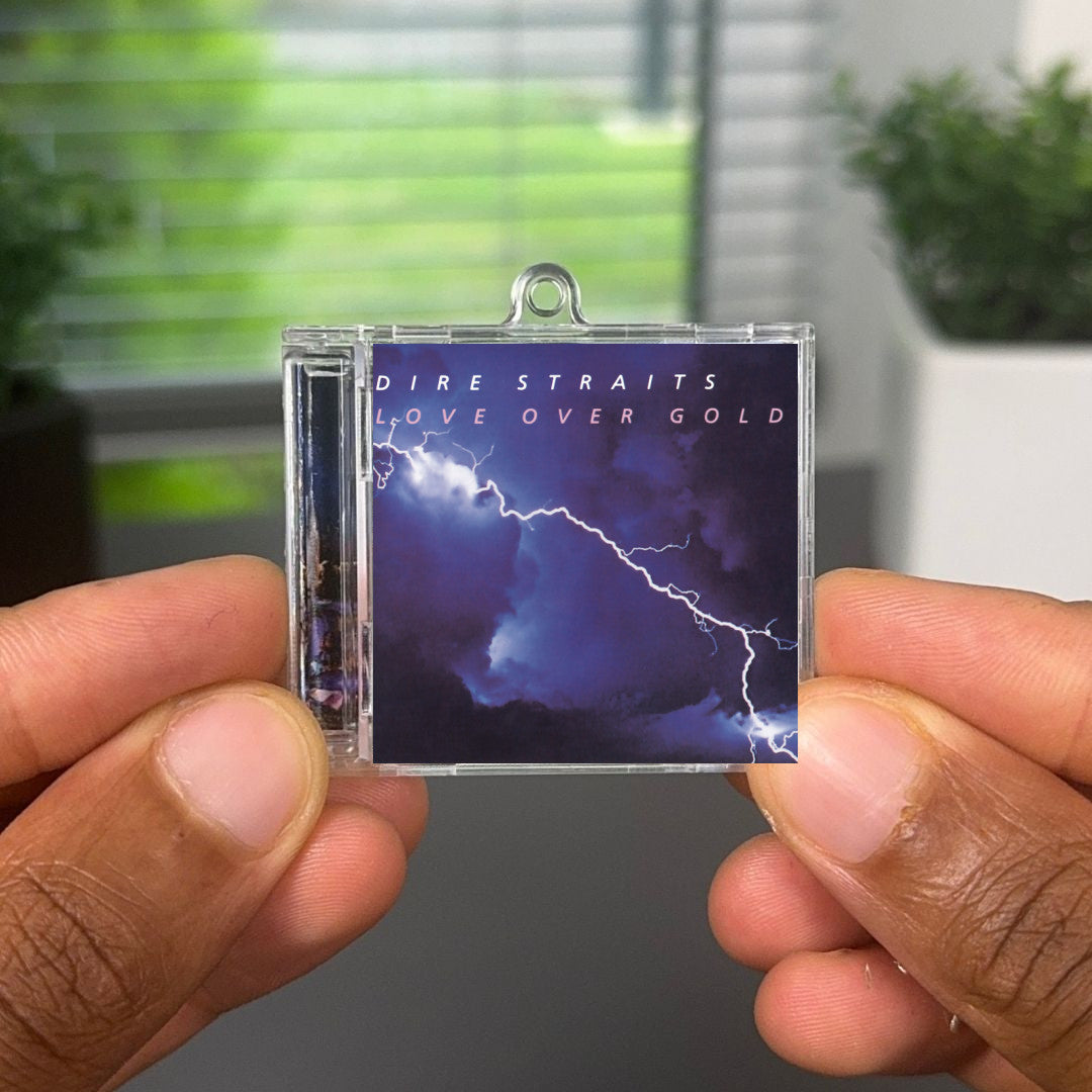 Love Over Gold llavero NFC