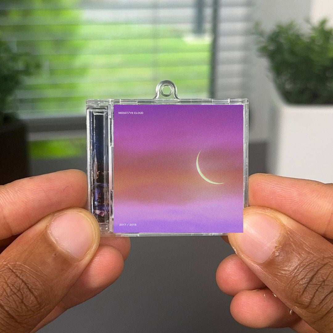 Negative Cloud (2017 & 2018) llavero NFC