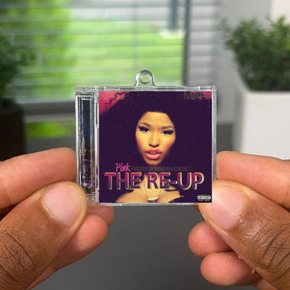 Pink Friday: Roman Reloaded The Re-Up (Explicit Version) llavero NFC