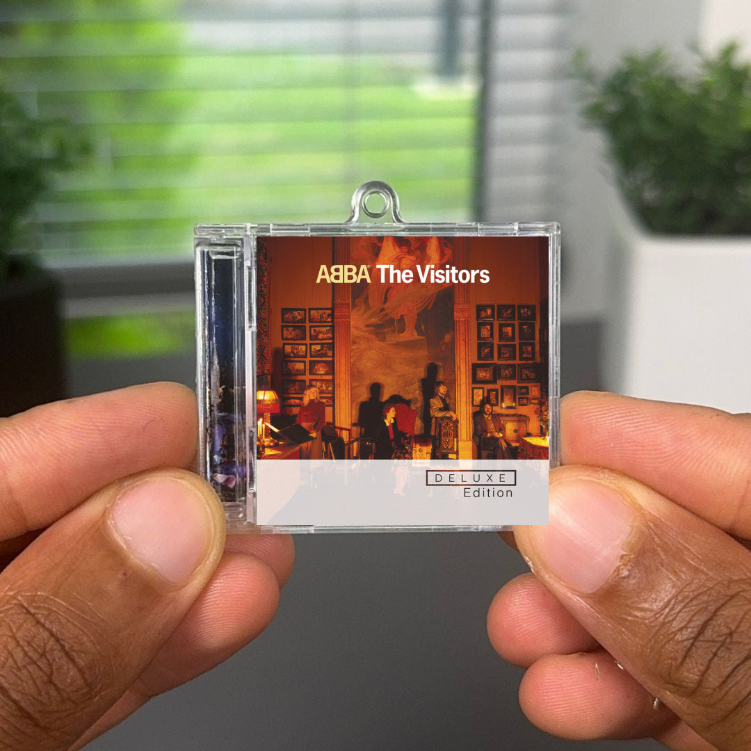 The Visitors (Deluxe Edition) llavero NFC