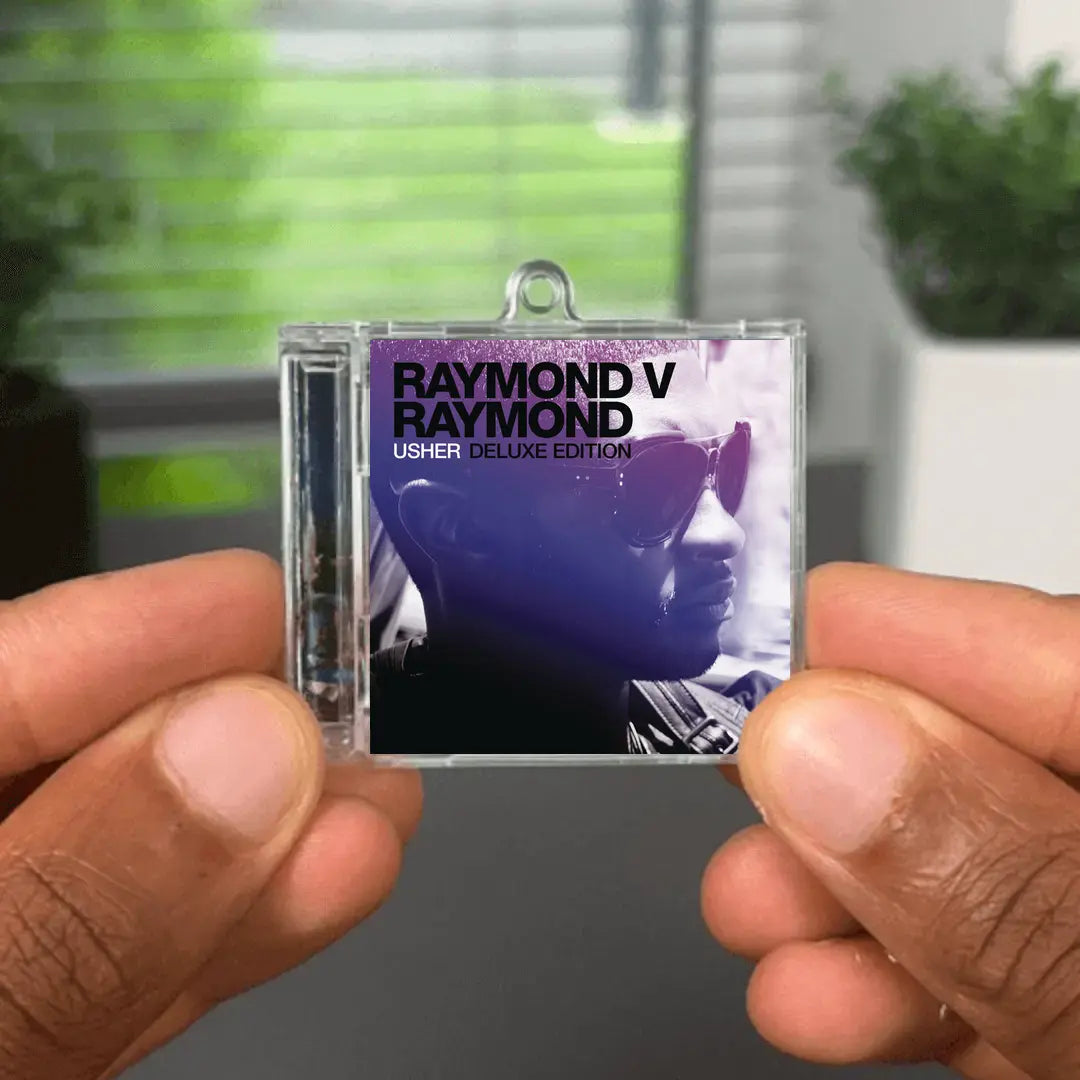 Raymond v Raymond (Expanded Edition) llavero NFC