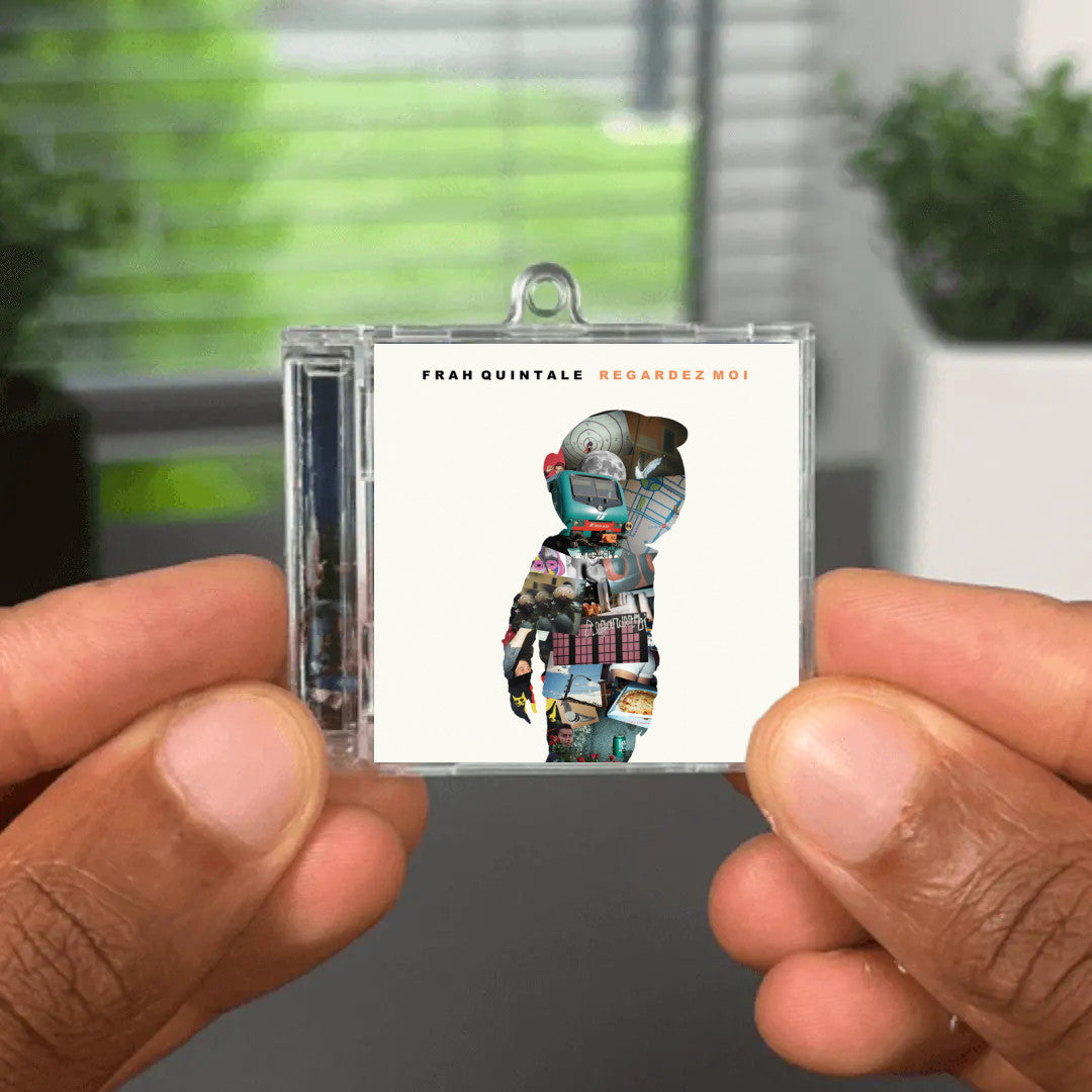 Regardez moi NFC Keychain
